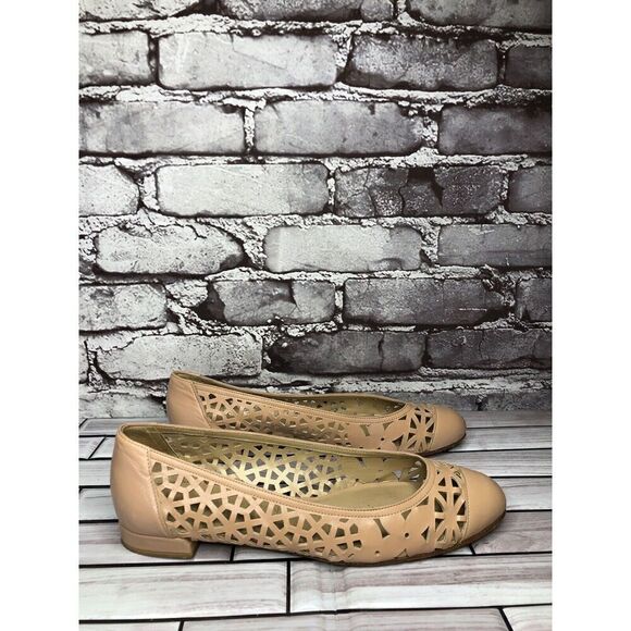 Stuart Weitzman Pink Nude Leather Laser Cut Cap Toe Ballet Flats Women’s 6.5M US - Picture 1 of 16